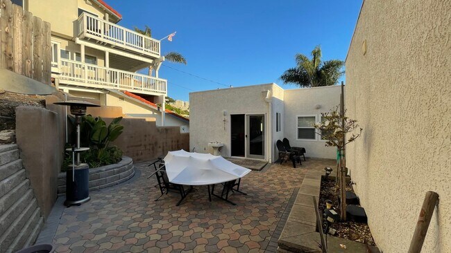 Building Photo - Ocean View 3-Bedroom House on Bay St. walkable to the Beach