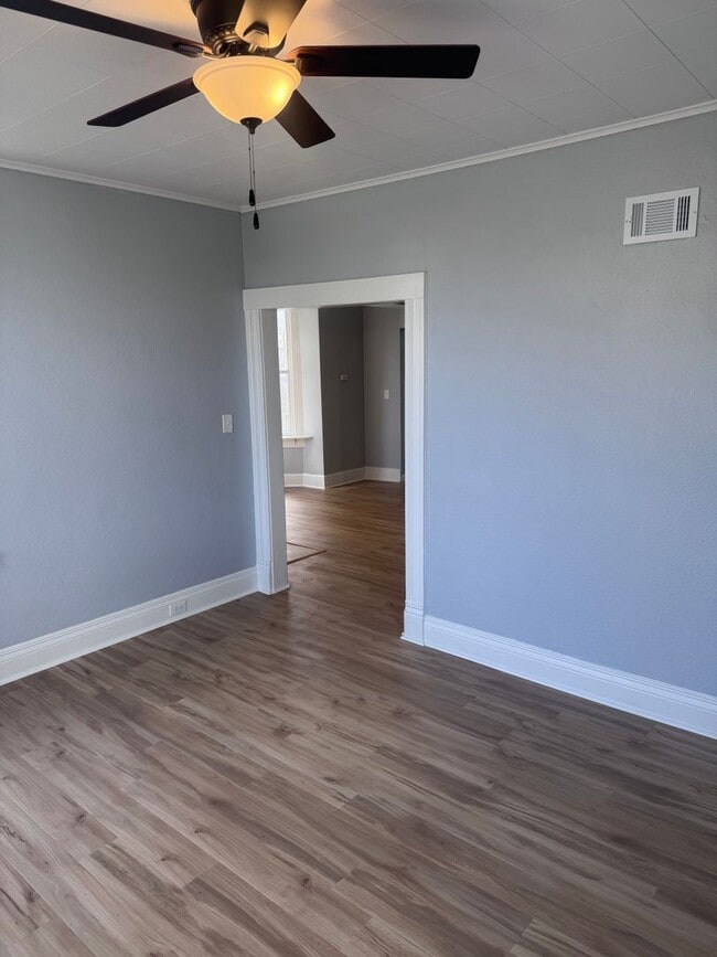 Building Photo - Remodeled 4 Bedroom 1 Bathroom Home