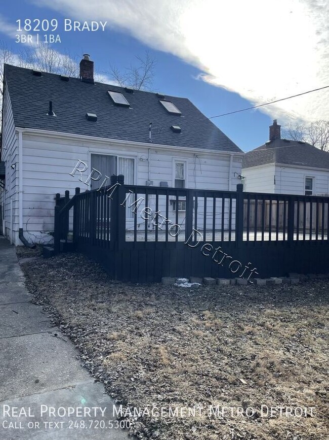 Building Photo - CHARMING BUNGALOW