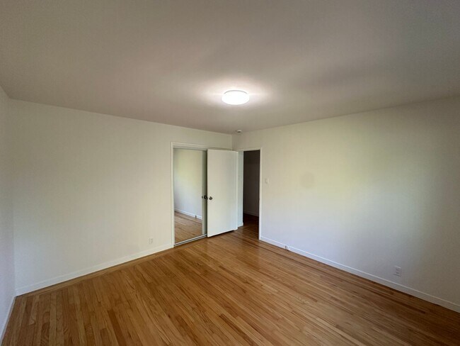Building Photo - 189 (521-523 Belle)