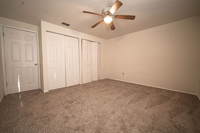 Building Photo - Ranch - 3 bedroom, 2bath Fenced yard