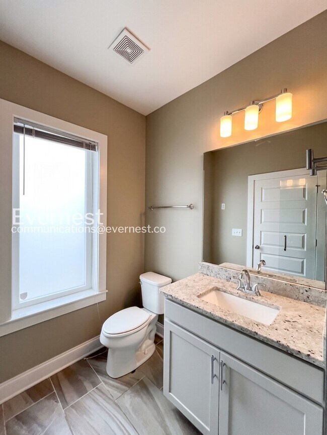 Building Photo - Spacious 3-Bed/3.5 Bath Townhome/ Available Now!