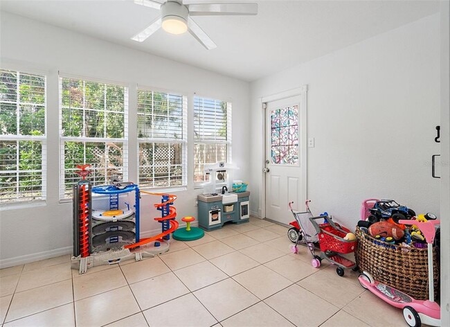 Building Photo - 5542 19th Ave N