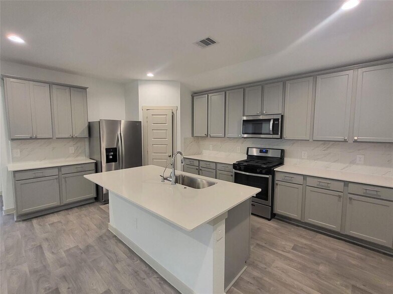 Building Photo - 1719 Maclane Ct