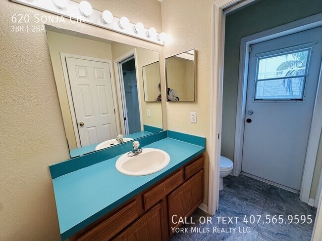 Building Photo - 620 Sonja Cir