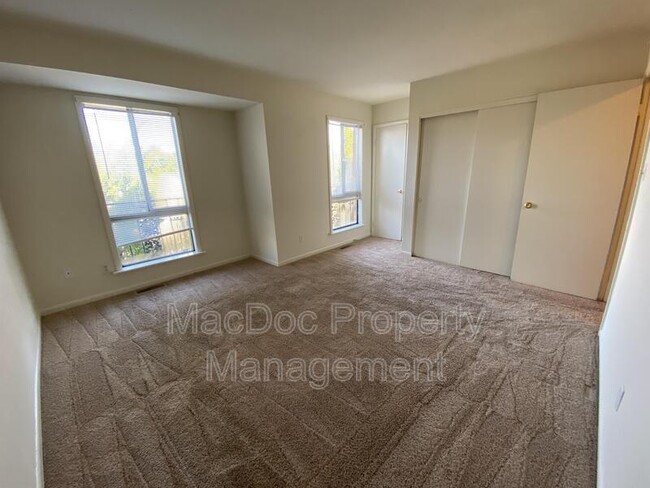Building Photo - 53 Maple Dr
