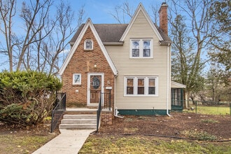 Building Photo - 5 Wenonah Dr