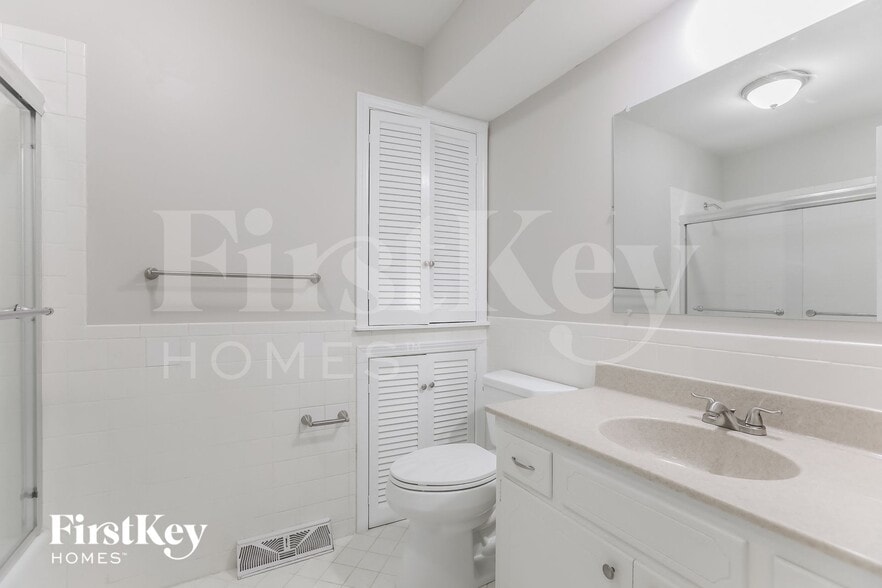 Building Photo - 8117 Hardy St