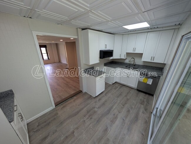 Building Photo - Beautifully Updated Amherst Rental with Large Living Spaces