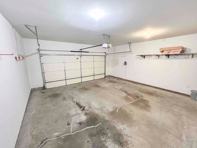 Building Photo - Immaculate 4 BR/3 BA Traditional in Acworth!