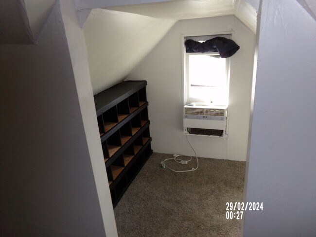 Building Photo - 4bd 1ba Home