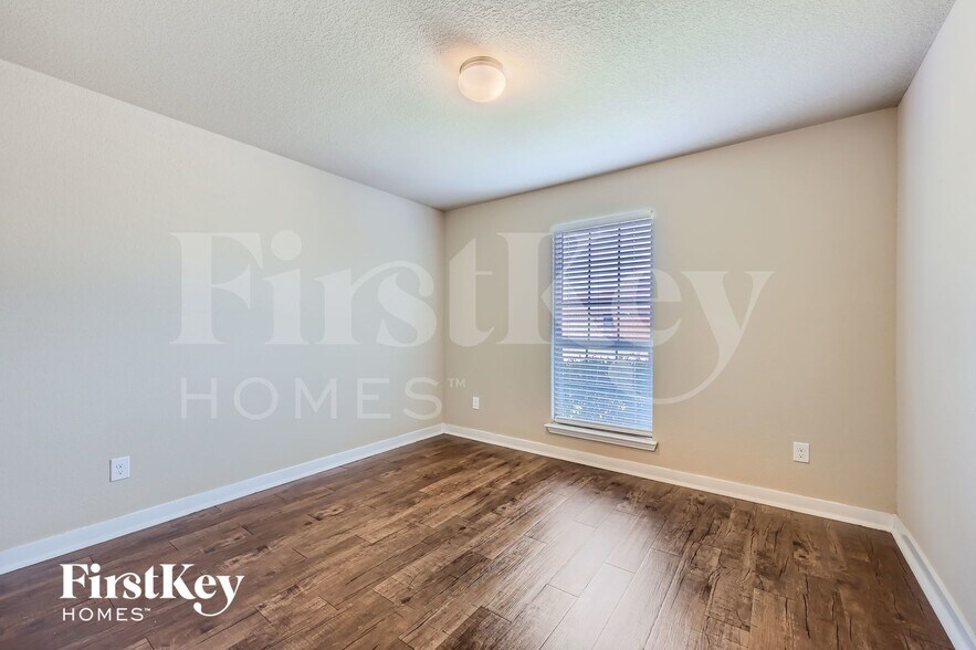 Building Photo - 3613 Cayman Dr