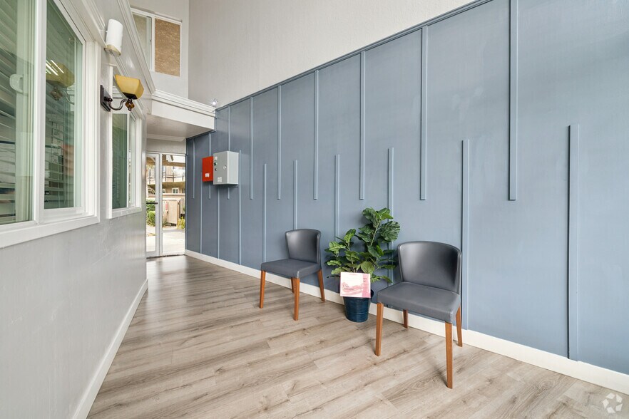 Lobby Photo - Redwood Grove Apartments