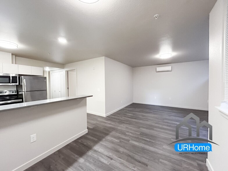 Interior Photo - Hollywood 12