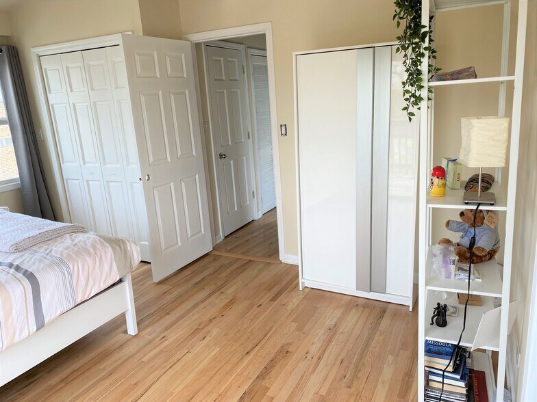 Building Photo - 3326 N Bell Ave