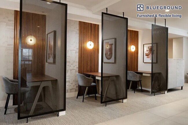 Building Photo - 160 Boylston St