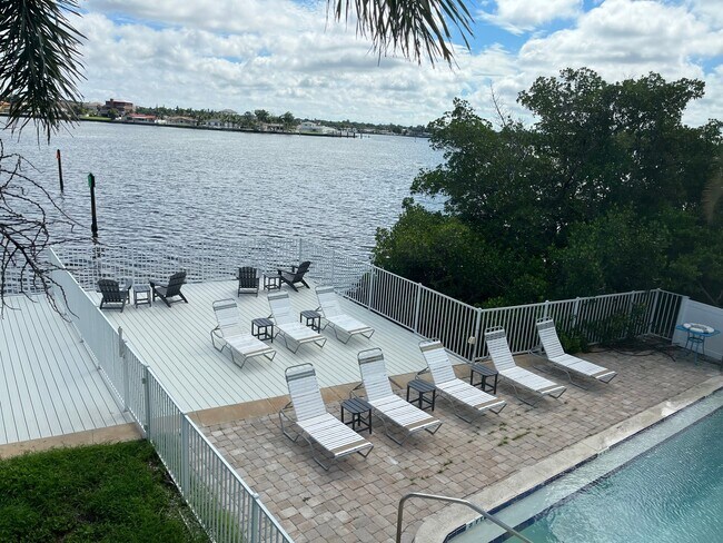 Building Photo - 1859 Shore Dr S