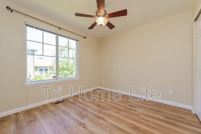 Building Photo - 22137 E Irish Dr
