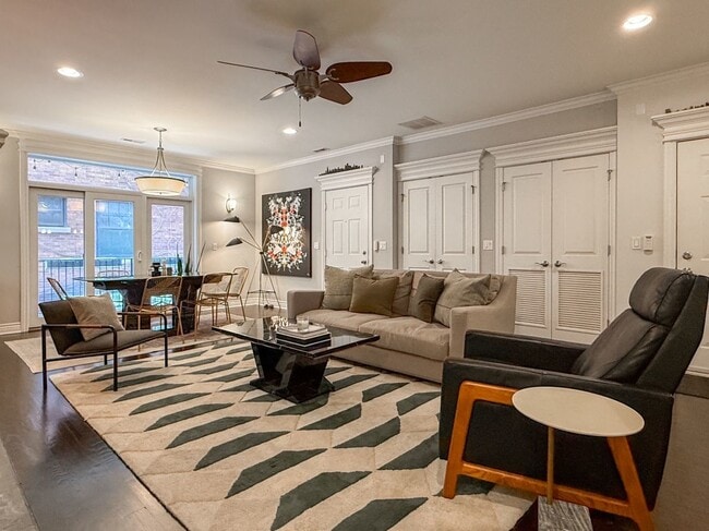 Building Photo - 927 W Agatite Ave