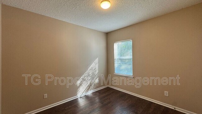 Building Photo - 614 Loire Ct