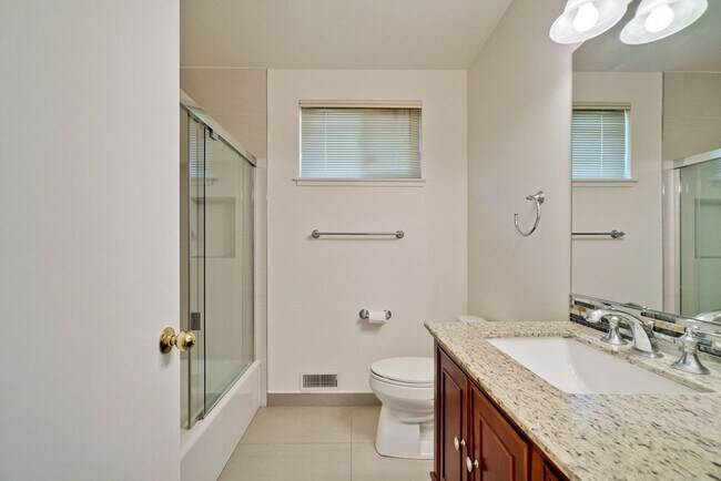 Building Photo - 5097 Forest Glen Dr