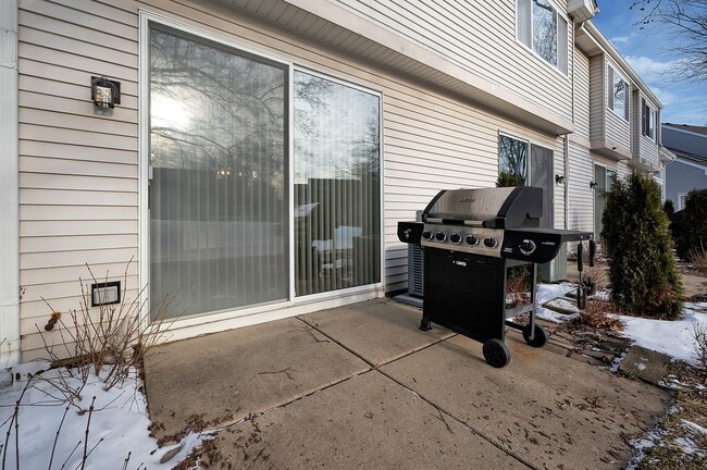 Building Photo - 2811 Odlum Dr