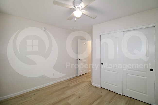 Building Photo - 2353 E Calle Sierra Del Manantial