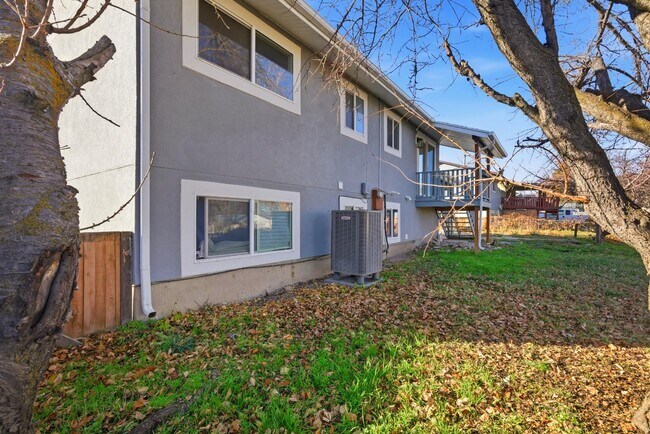 Building Photo - 5210 Woodledge Ave