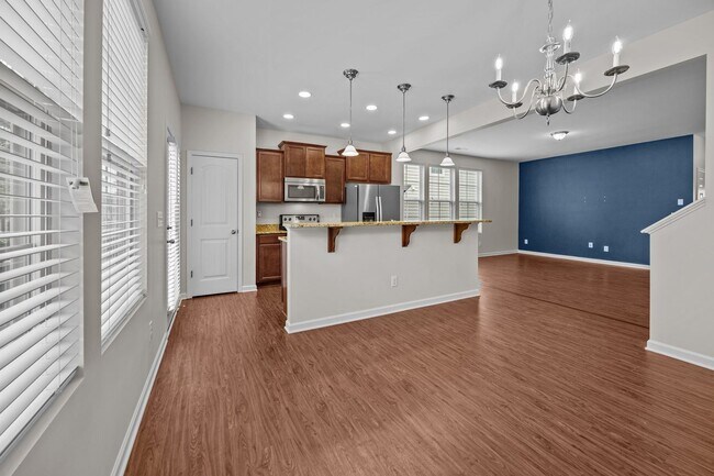 Building Photo - Fantastic 3 Bedroom End-unit Townhome with...