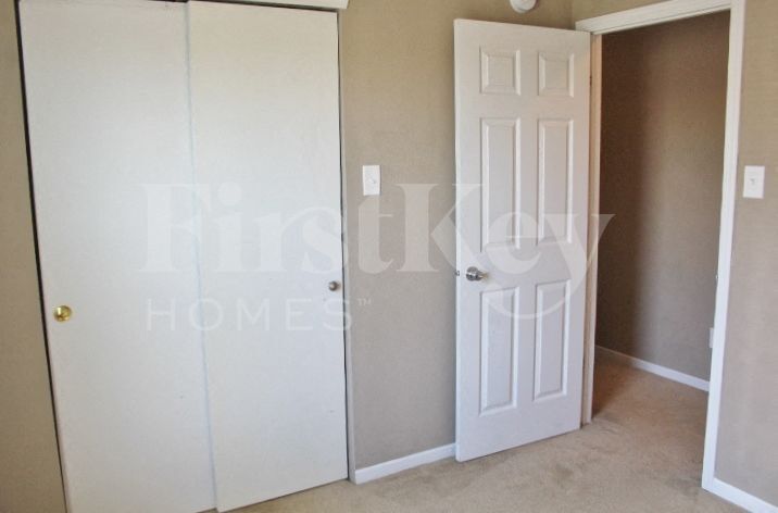 Building Photo - 920 Indigo Dr