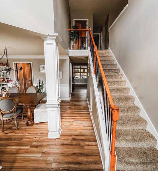 Building Photo - 2440 Waterhaven Dr