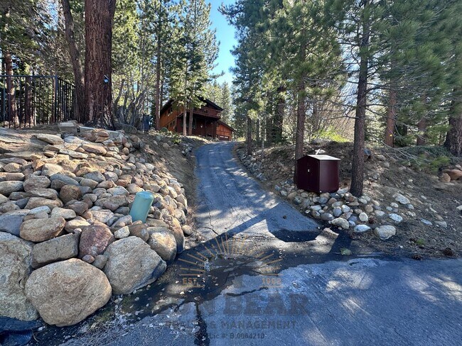 Building Photo - Spacious 3 Bed, 3.5 Bath Home with Forest ...