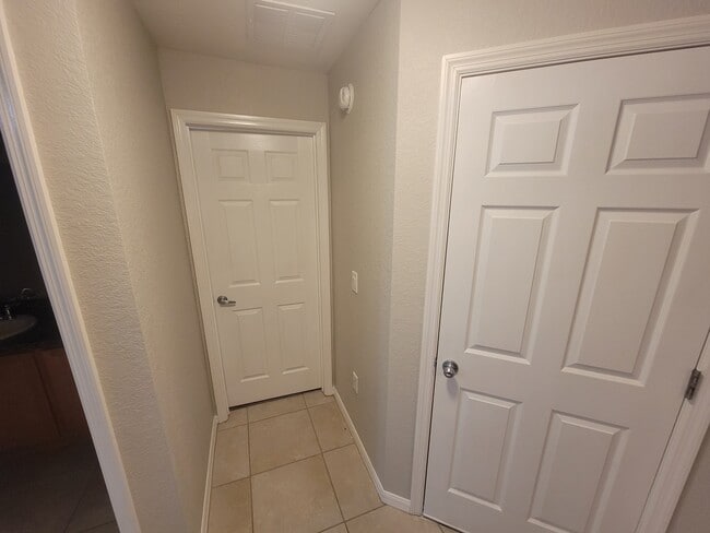 Building Photo - 4907 Summerfield Cir