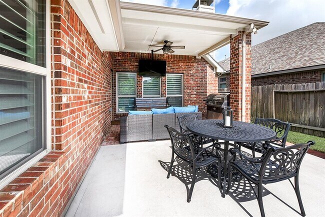 Building Photo - 2911 Fair Chase Dr