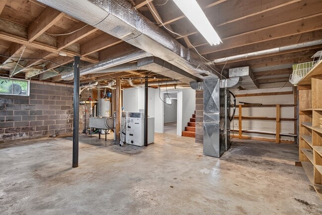 Building Photo - 25355 Lee Hwy