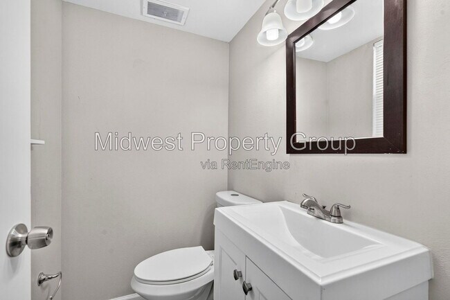 Building Photo - 690 Central Pkwy
