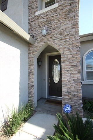 Building Photo - Gorgeous Home In the Desired Chesapeake Neighborhood