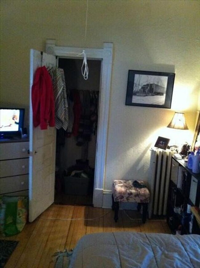 Building Photo - 2627 N Bartlett Ave