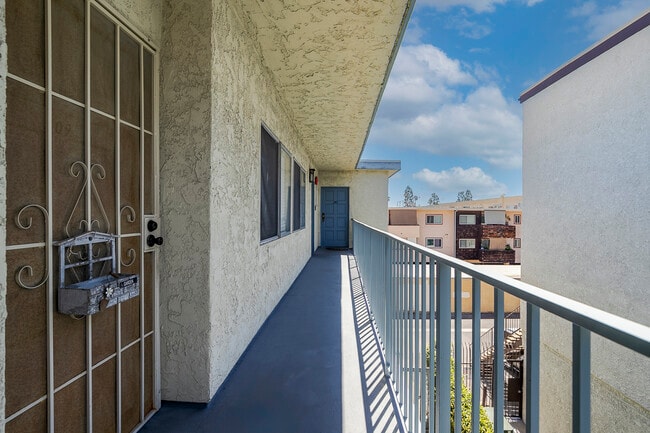 Building Photo - 5354 Lindley Ave