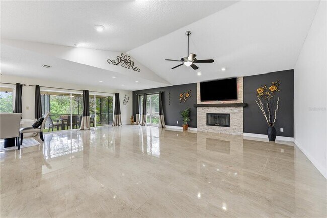 Building Photo - 6513 Thoroughbred Loop