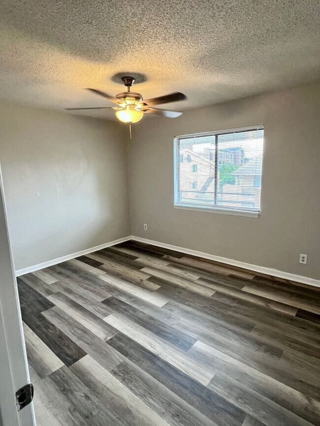 Building Photo - Available Summer 2026 2 BD / 1 BA Condo Walking Distance to FSU!