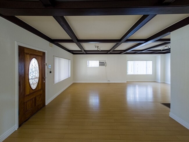 Building Photo - 126 E Garfield Ave