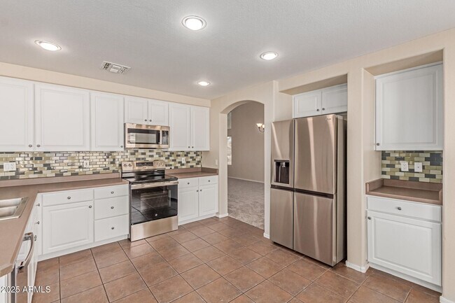 Building Photo - 2302 E Torrey Pines Pl