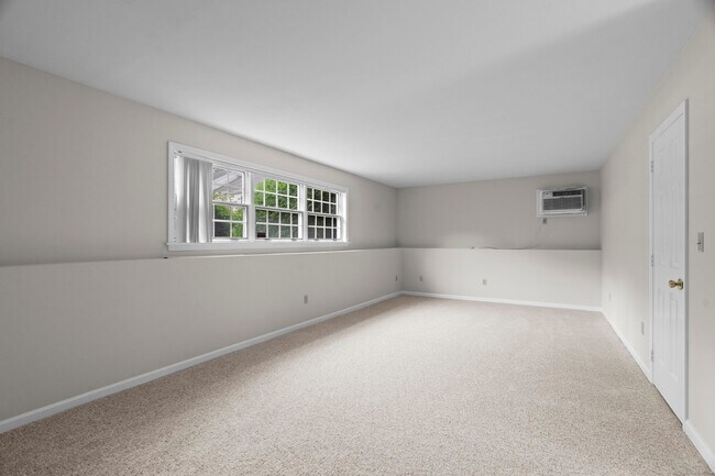 Building Photo - 28 Brantwood Dr