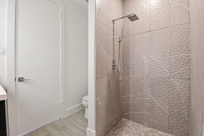 Building Photo - 1530 Primrose St