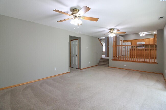 Building Photo - 4 Bed/3 Bath South Richland Home