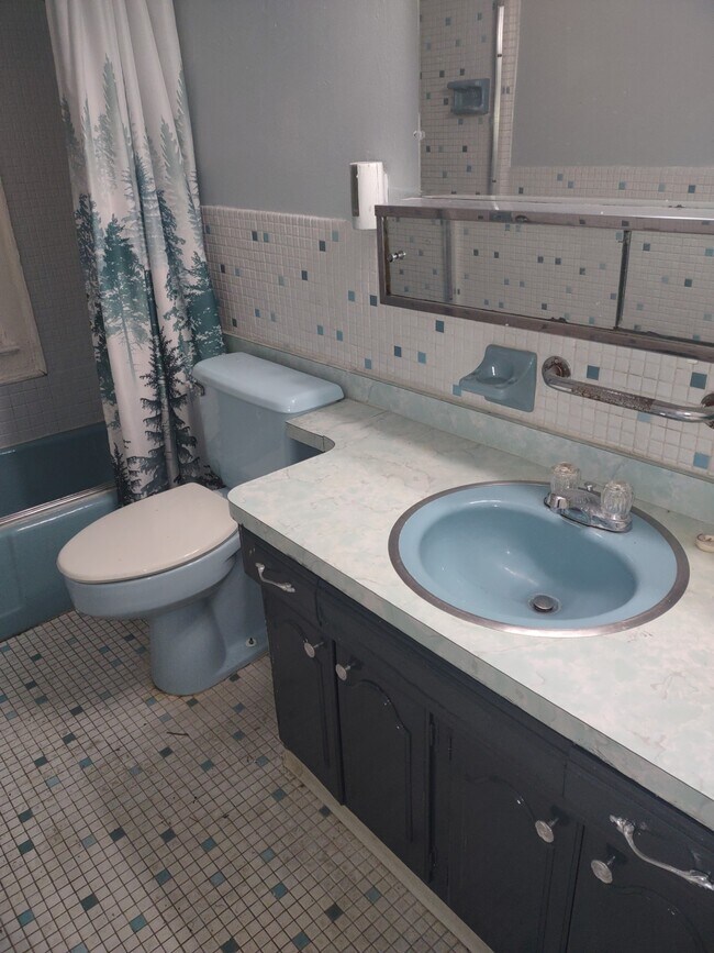 Building Photo - 3540 E 153rd St