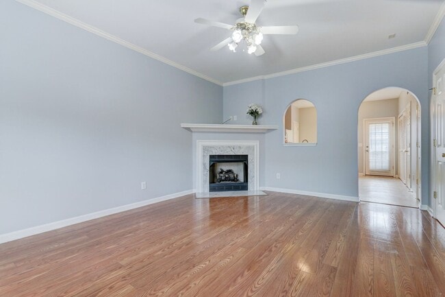 Building Photo - Spotless 2 bedroom townhome in Hardison Hills