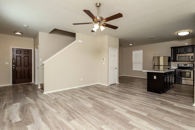 Building Photo - 10210 Castello Cyn