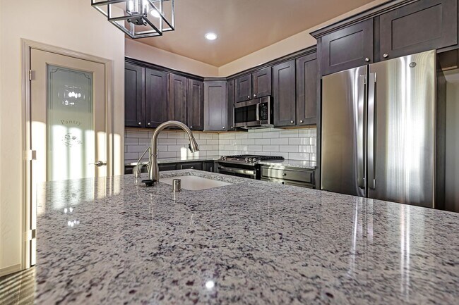 Building Photo - 901 Adams Ave